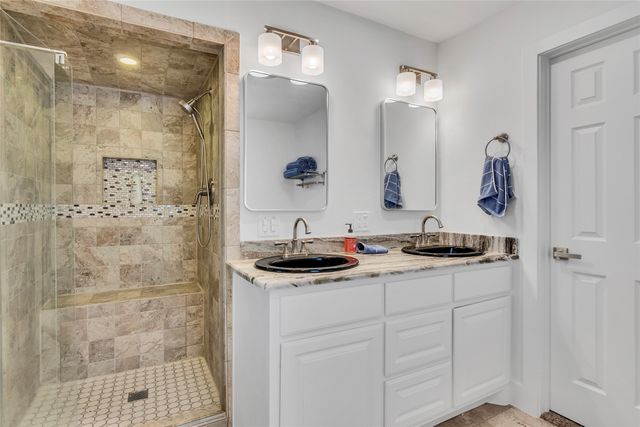 217 Casas Del Sur Street, Granbury, TX 76049
