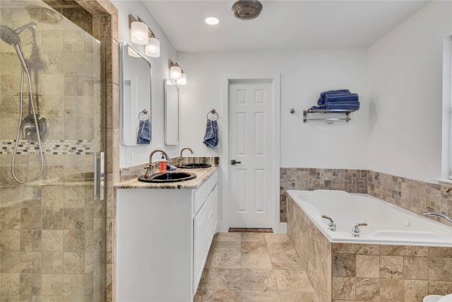 217 Casas Del Sur Street, Granbury, TX 76049