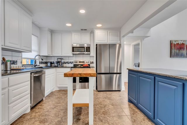 217 Casas Del Sur Street, Granbury, TX 76049