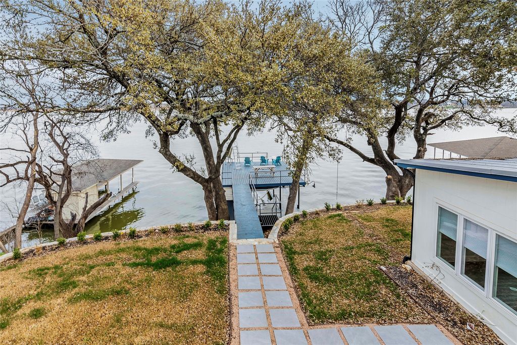 217 Casas Del Sur Street, Granbury, TX 76049