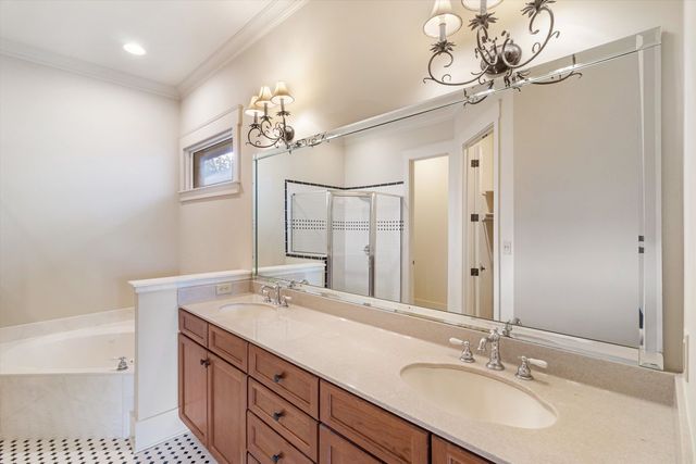 2106 CARISBROOKE DR, Collierville, TN 38017