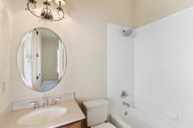 2106 CARISBROOKE DR, Collierville, TN 38017