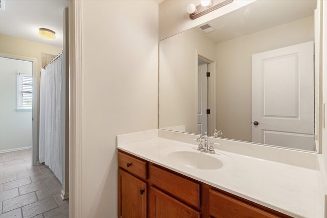 2106 CARISBROOKE DR, Collierville, TN 38017