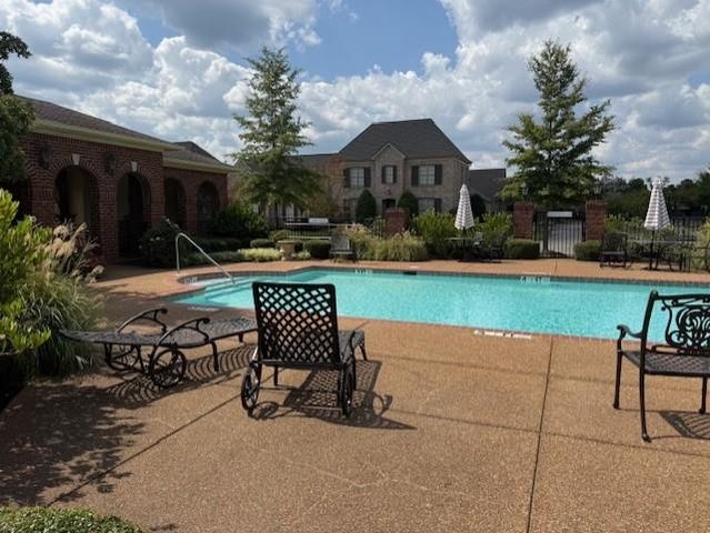 2106 CARISBROOKE DR, Collierville, TN 38017