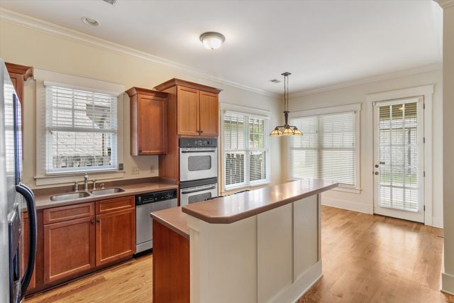 2106 CARISBROOKE DR, Collierville, TN 38017