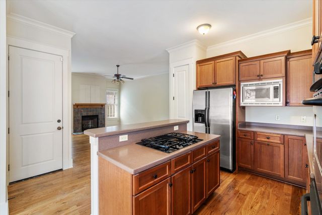 2106 CARISBROOKE DR, Collierville, TN 38017