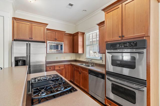 2106 CARISBROOKE DR, Collierville, TN 38017