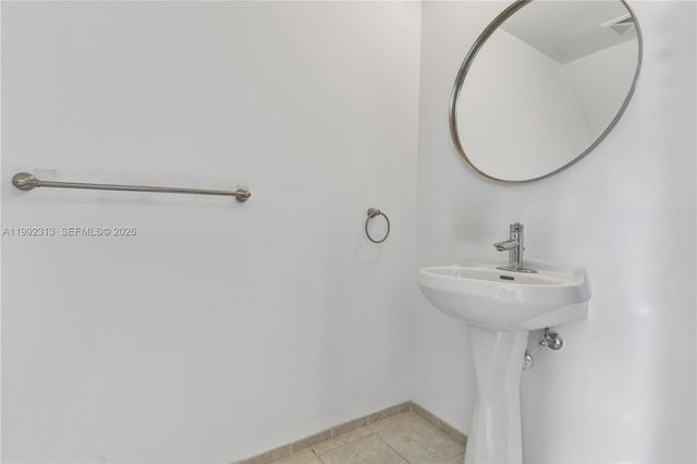 60 SW 13th St 2805, Miami, FL 33130