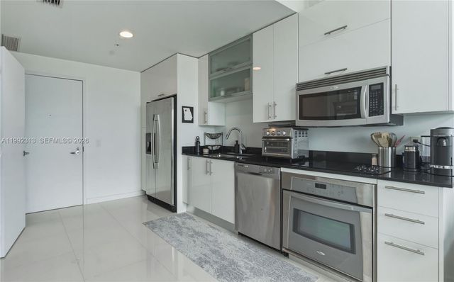 60 SW 13th St 2805, Miami, FL 33130