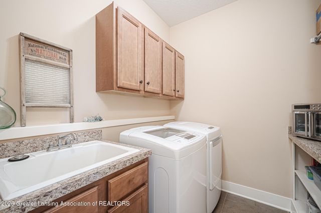 8736 Mount Rainier Circle 3, Lansing, MI 48917