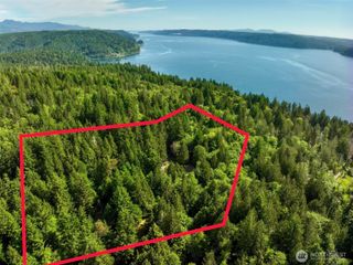 250 N Arnolds Way, Hoodsport, WA 98548