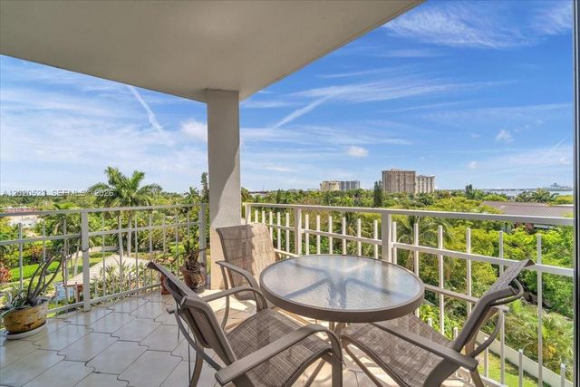 1000 Quayside Ter 701, Miami, FL 33138