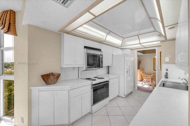 1000 Quayside Ter 701, Miami, FL 33138