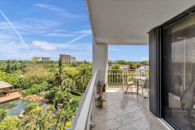 1000 Quayside Ter 701, Miami, FL 33138