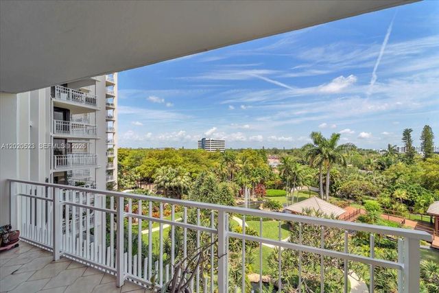 1000 Quayside Ter 701, Miami, FL 33138
