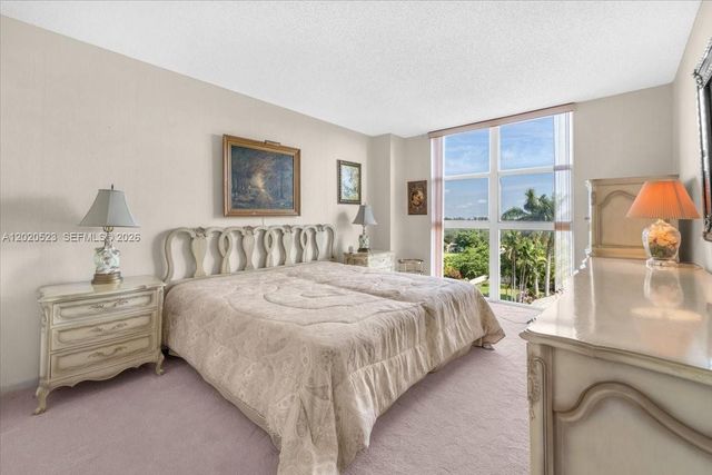 1000 Quayside Ter 701, Miami, FL 33138