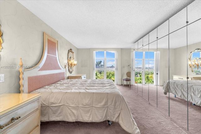 1000 Quayside Ter 701, Miami, FL 33138