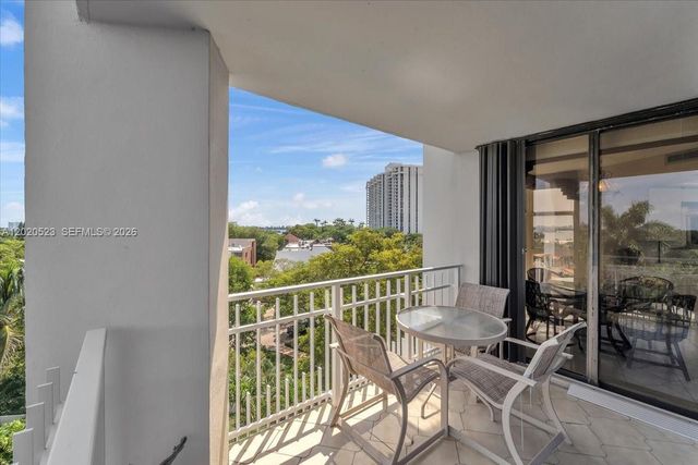 1000 Quayside Ter 701, Miami, FL 33138