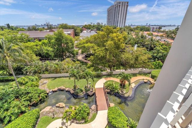 1000 Quayside Ter 701, Miami, FL 33138