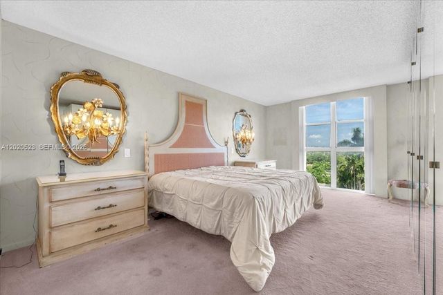 1000 Quayside Ter 701, Miami, FL 33138