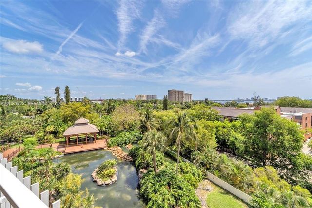 1000 Quayside Ter 701, Miami, FL 33138