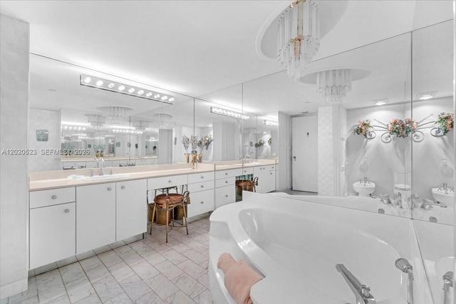 1000 Quayside Ter 701, Miami, FL 33138