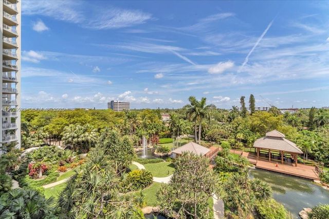 1000 Quayside Ter 701, Miami, FL 33138