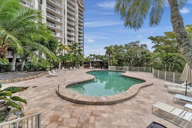 1000 Quayside Ter 701, Miami, FL 33138
