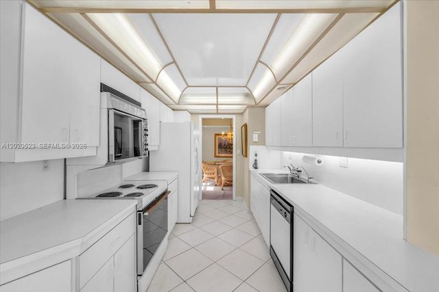 1000 Quayside Ter 701, Miami, FL 33138