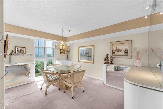 1000 Quayside Ter 701, Miami, FL 33138