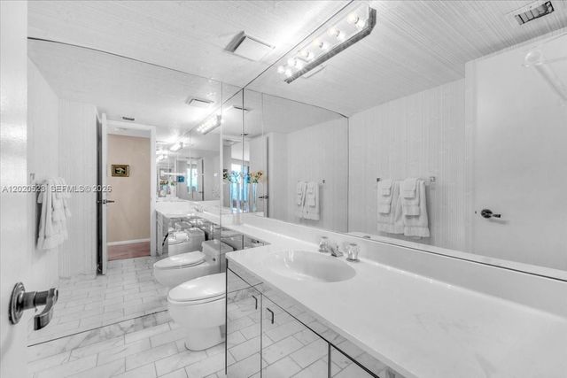 1000 Quayside Ter 701, Miami, FL 33138