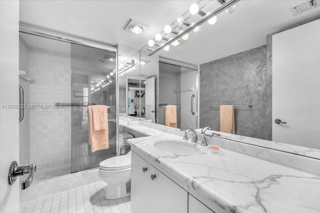 1000 Quayside Ter 701, Miami, FL 33138