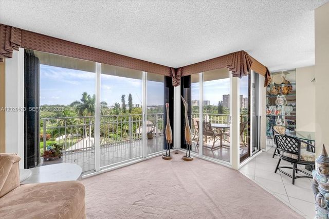 1000 Quayside Ter 701, Miami, FL 33138