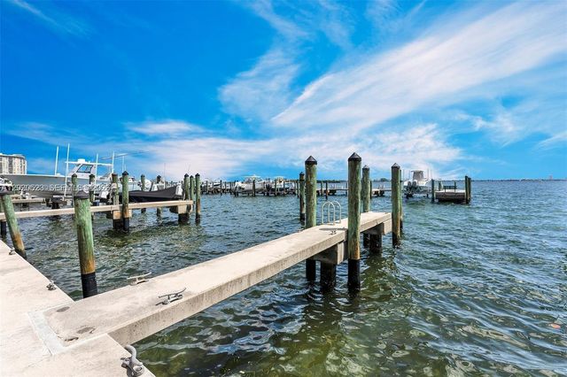 1000 Quayside Ter 701, Miami, FL 33138