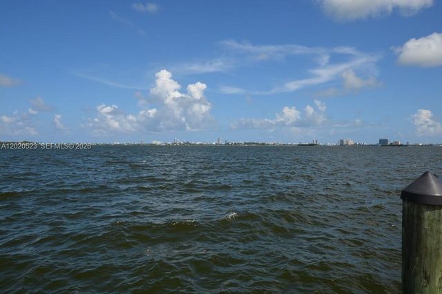 1000 Quayside Ter 701, Miami, FL 33138