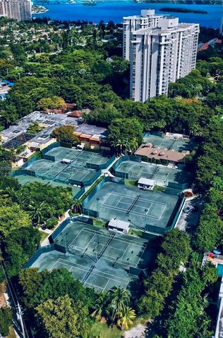 1000 Quayside Ter 701, Miami, FL 33138