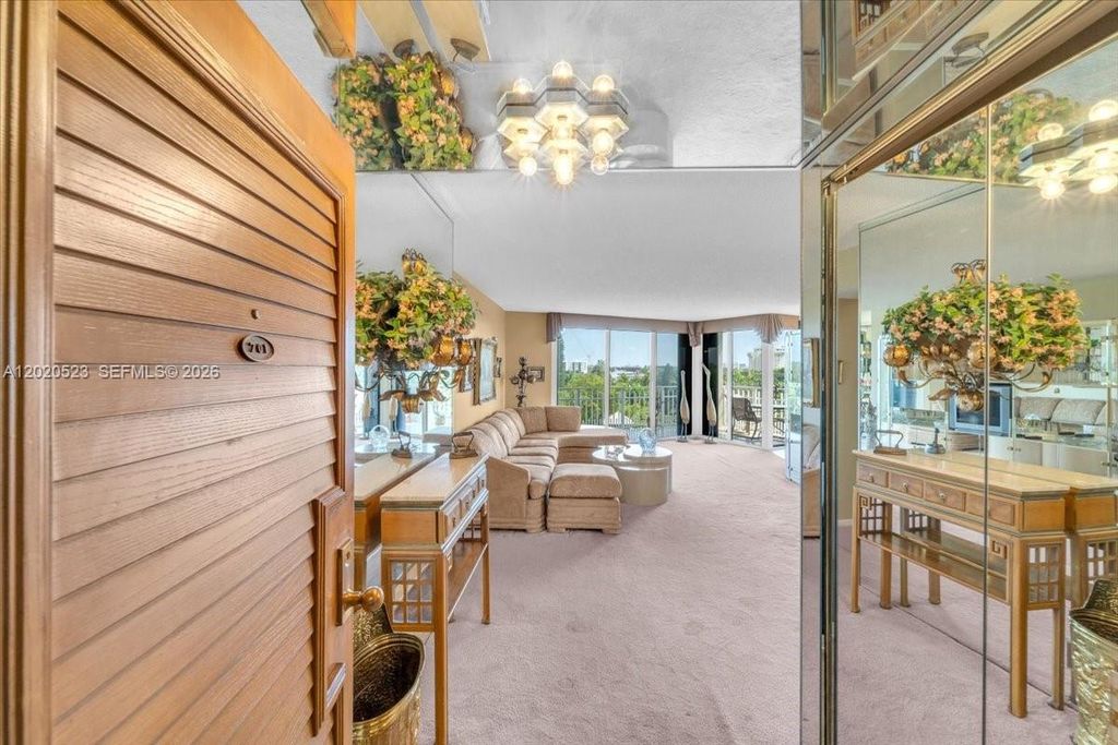 1000 Quayside Ter 701, Miami, FL 33138