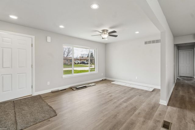 19911 Fenton Street, Roseville, MI 48066