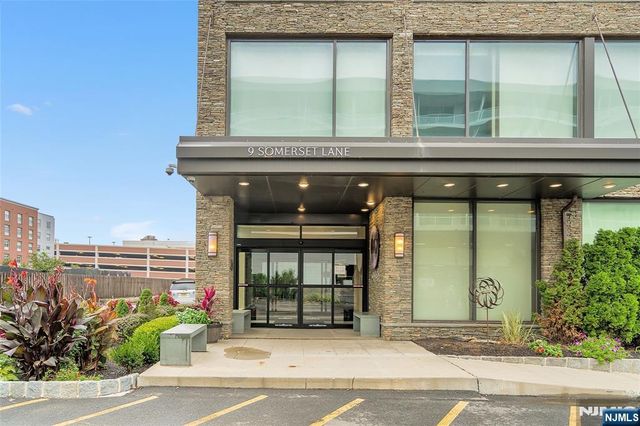 9 Somerset Lane 209, Edgewater, NJ 07020