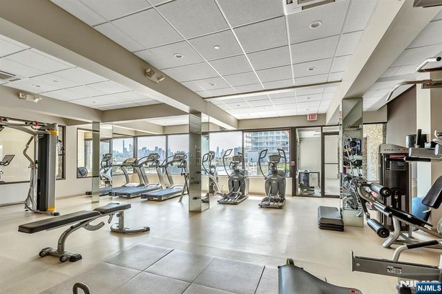 9 Somerset Lane 209, Edgewater, NJ 07020