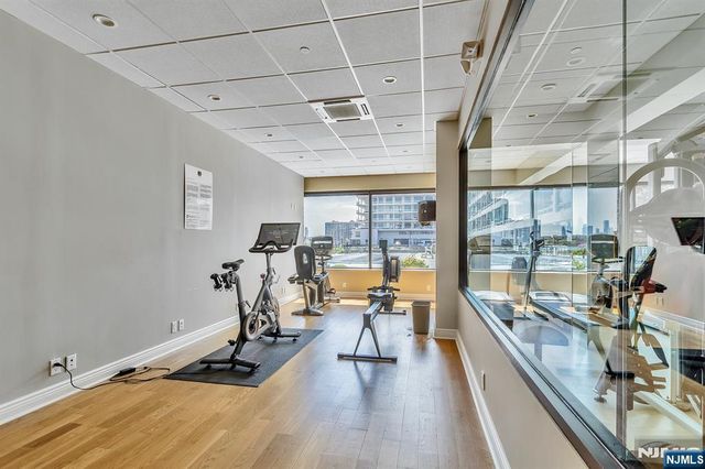 9 Somerset Lane 209, Edgewater, NJ 07020