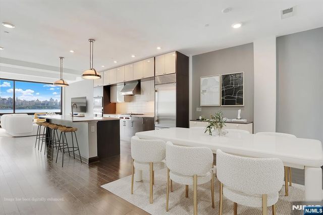 9 Somerset Lane 209, Edgewater, NJ 07020
