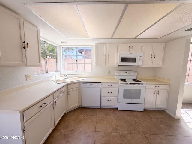 6018 W MESCAL Street, Glendale, AZ 85304