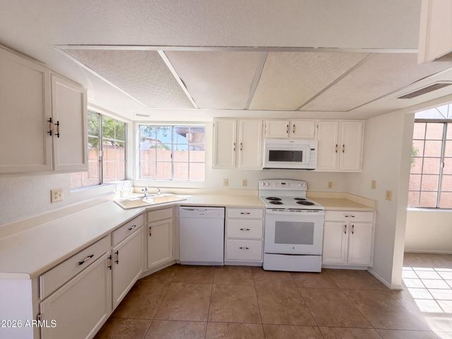 6018 W MESCAL Street, Glendale, AZ 85304