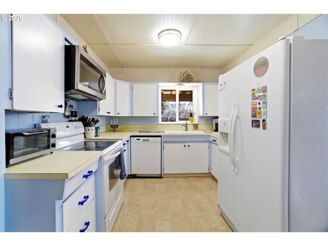 1160 COLUMBIA St Ne, Salem, OR 97301