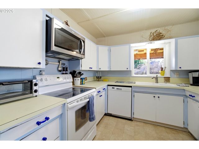 1160 COLUMBIA St Ne, Salem, OR 97301