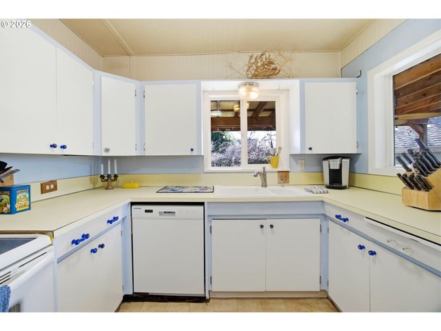 1160 COLUMBIA St Ne, Salem, OR 97301