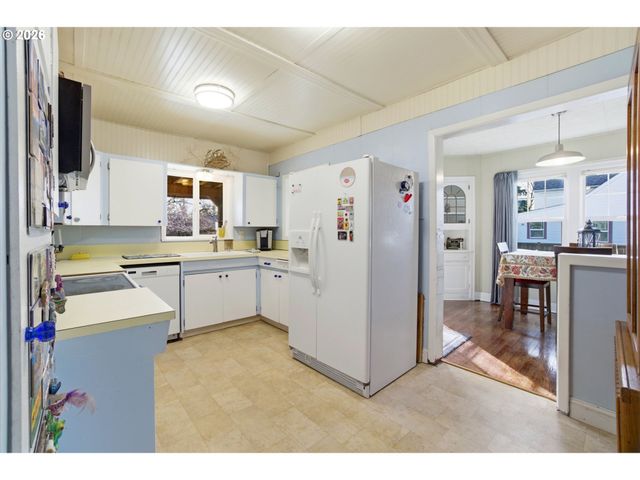 1160 COLUMBIA St Ne, Salem, OR 97301