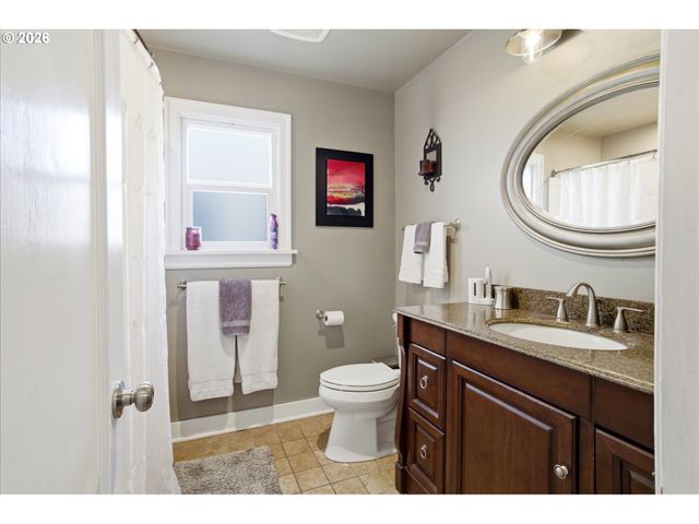 1160 COLUMBIA St Ne, Salem, OR 97301