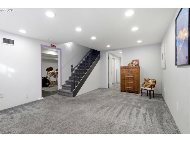 1160 COLUMBIA St Ne, Salem, OR 97301